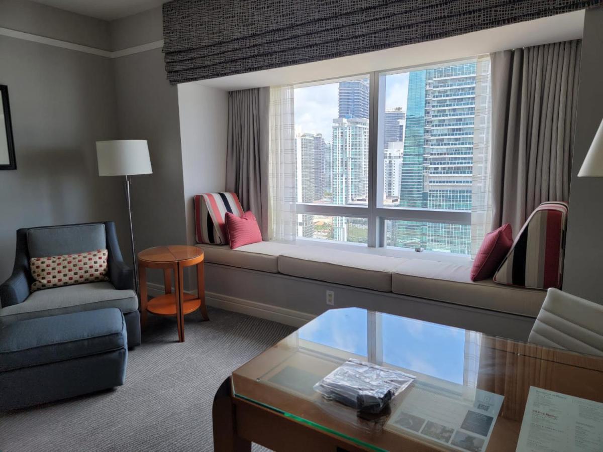 Four Seasons Suite ไมอามี ภายนอก รูปภาพ